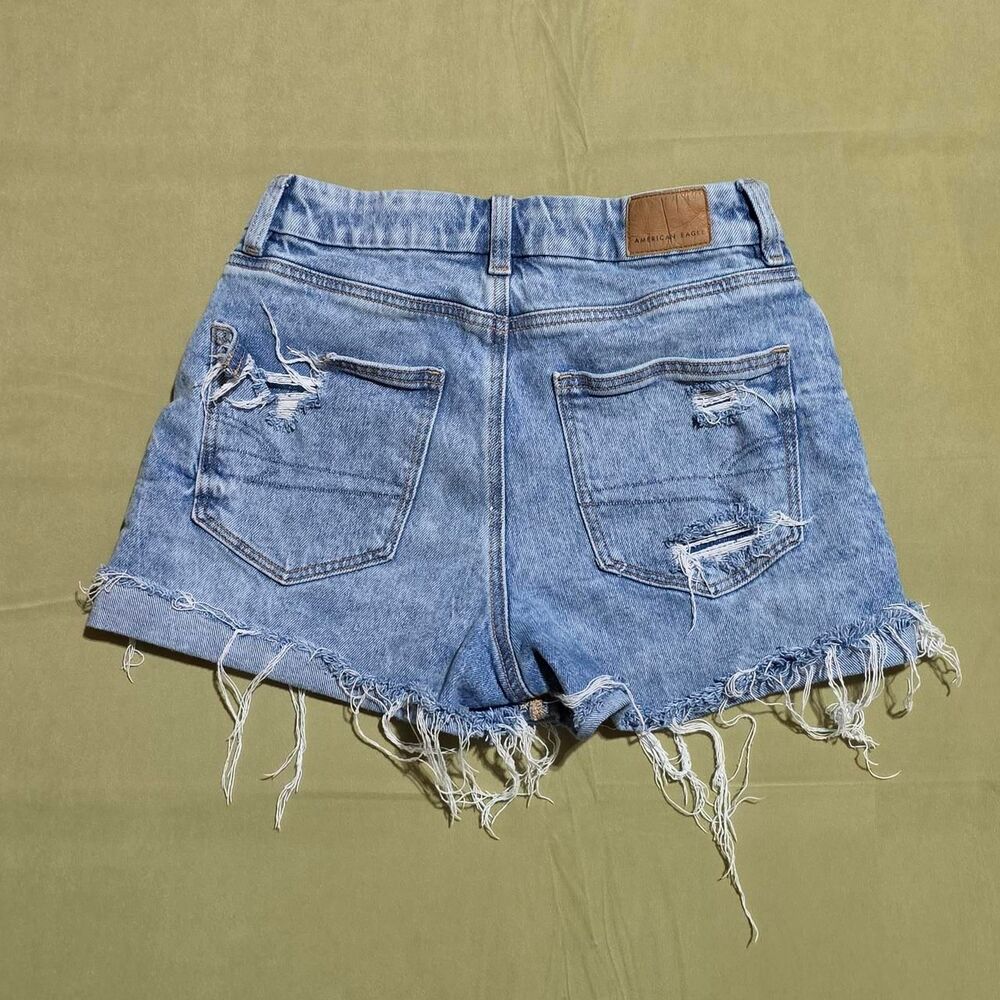 American Eagle curvy mom short size 0 blue denim shorts with frayed hem